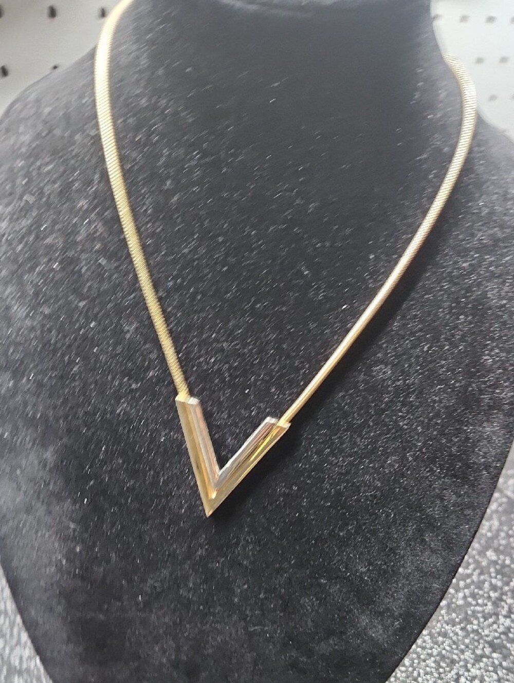 Marked And Unmarked Gold-tone Bundle - Picture 13 of 14